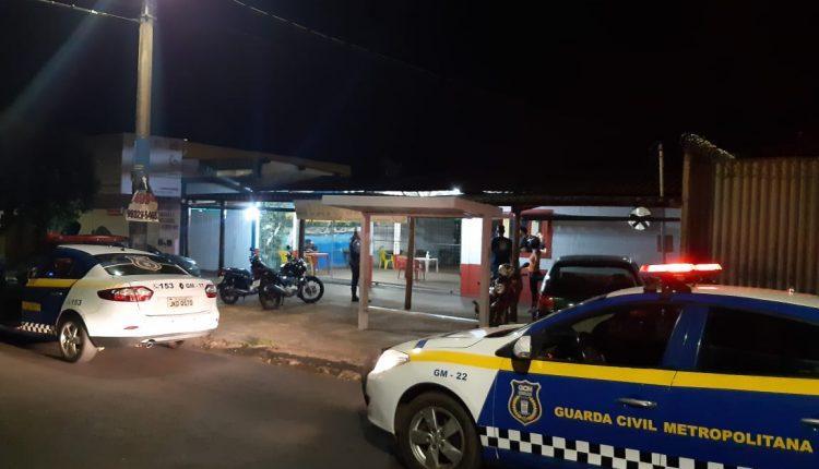 Toque de recolher manda 428 pessoas de volta para casa e encerra três festas