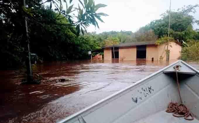 Após rio subir 2 metros, população fica de sobreaviso em Miranda