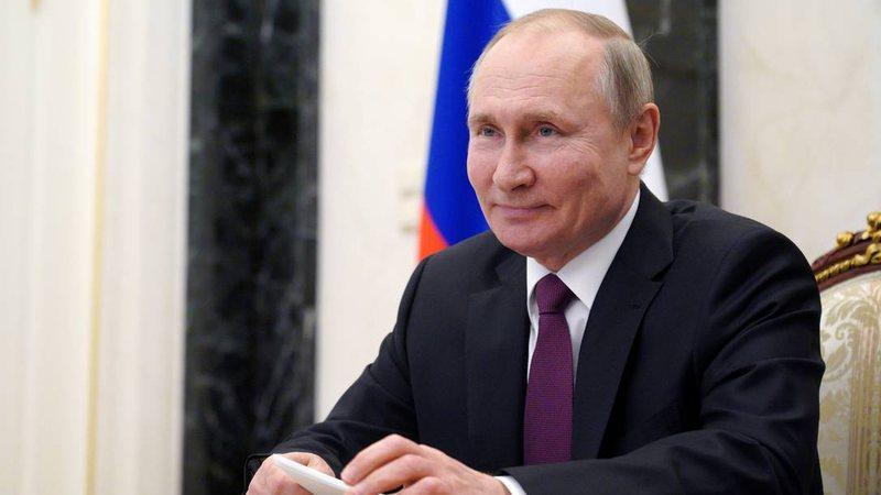 Putin assina lei que pode mantê-lo como presidente da Rússia até 2036