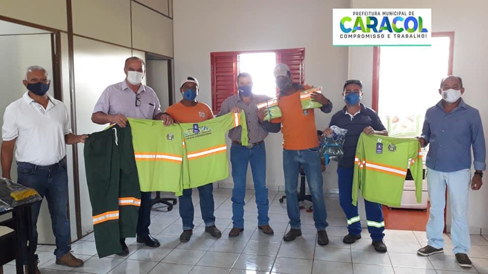 Prefeito Neco distribui Kits de EPI's para funcionários em Caracol