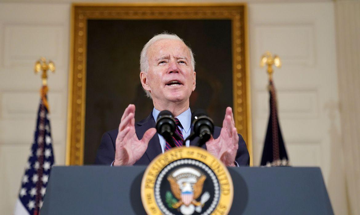 Biden negocia envio de vacinas a outros países
