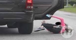 Mulher é colocada à força dentro de carro e pula de veículo em movimento para fugir de ex