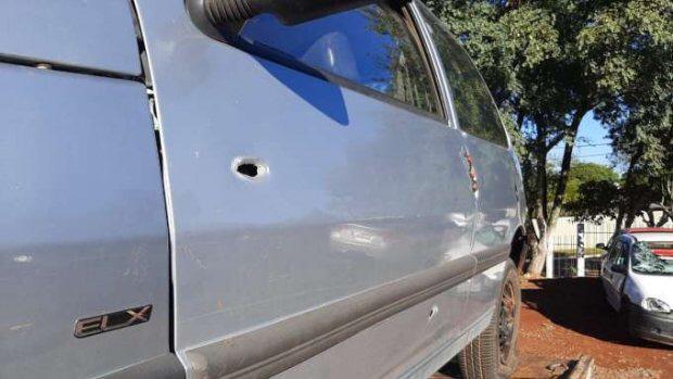 Vendedor é alvo de tiros enquanto dirigia carro em MS e suspeita de concorrentes