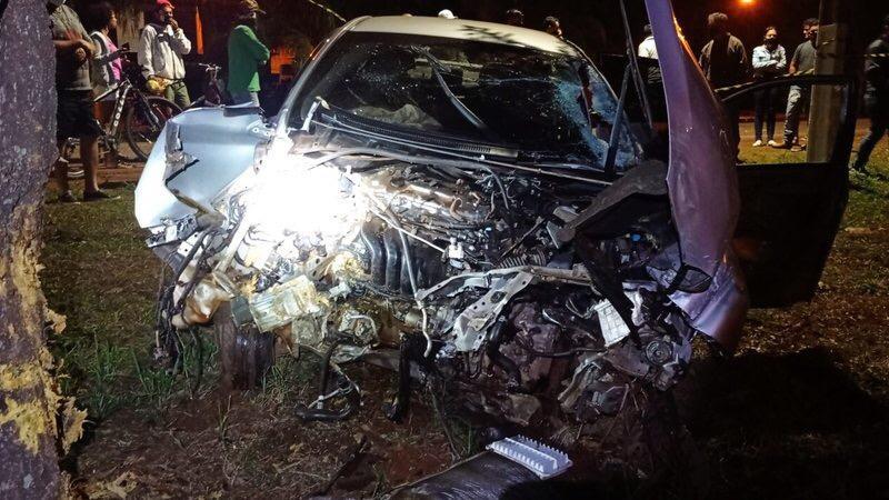 Motoentregador morre após ser atingido por carro que participava de racha