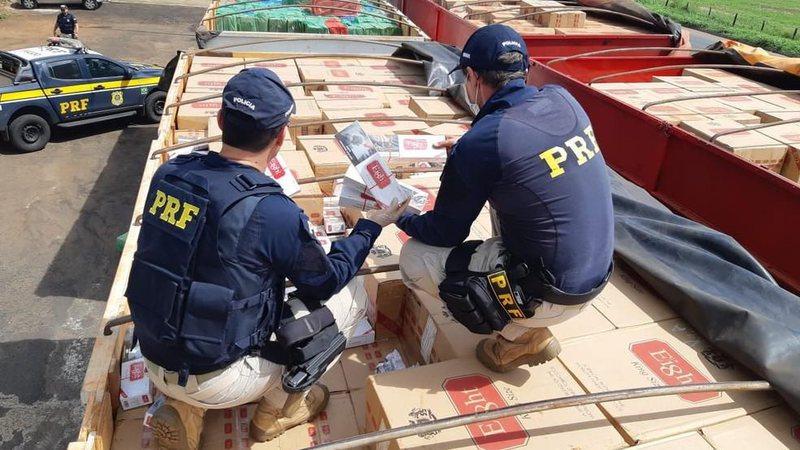 Caminhoneiros flagrados com R$ 2,8 milhões em cigarros são condenados em MS