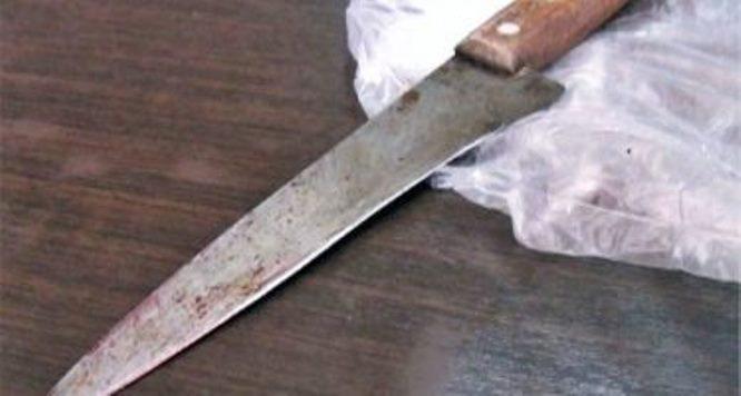 Mulher é encontrada ensanguentada depois de ser esfaqueada pelo marido