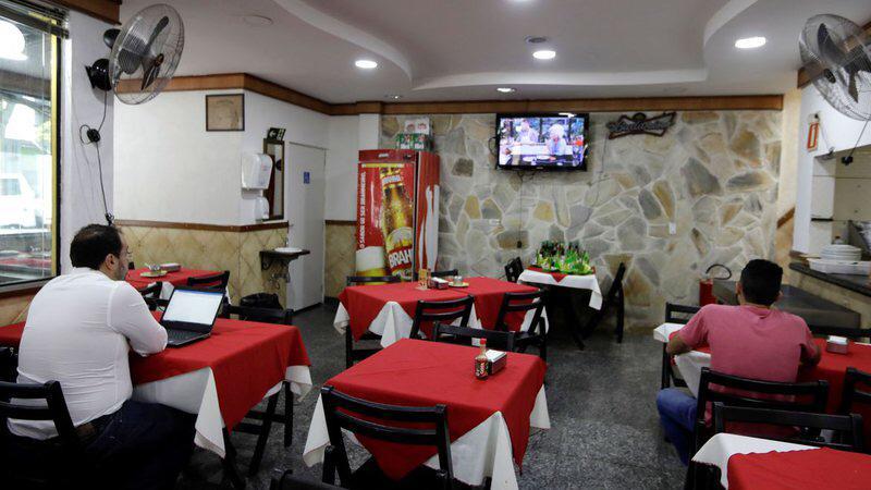 Sindicato de bares orienta empregador a demitir quem recusar vacina