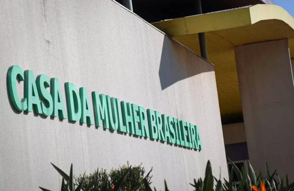 Homem é preso após abusar de filha e idosa