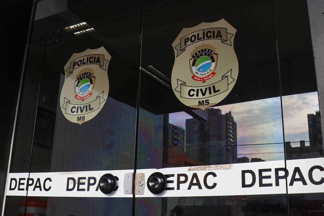 Com tornozeleira, homem é preso em festa com arma e dinheiro de agiotagem