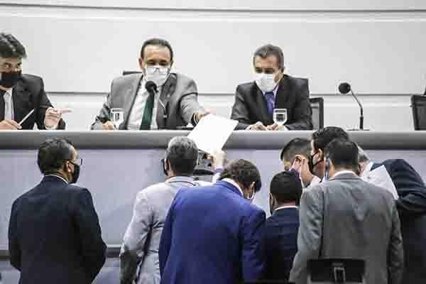 Câmara Municipal de Campo Grande nomeia mais 43 servidores