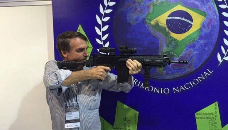 Bolsonaro publica decretos que facilitam acesso e registro de armas de fogo