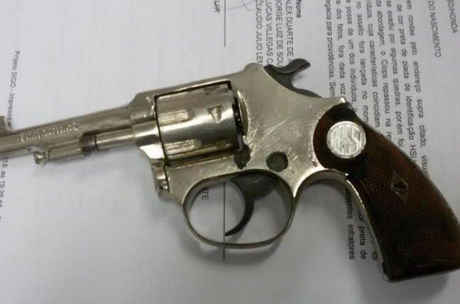 Ex tenta matar jovem e a tiros, mas acerta amigo