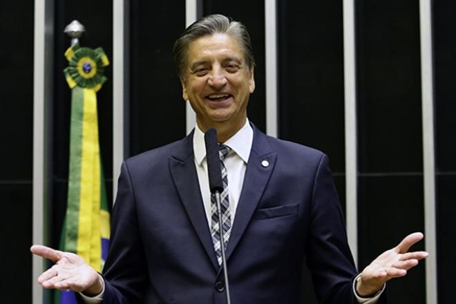 Esquerda tem dificuldade para caminhar unida