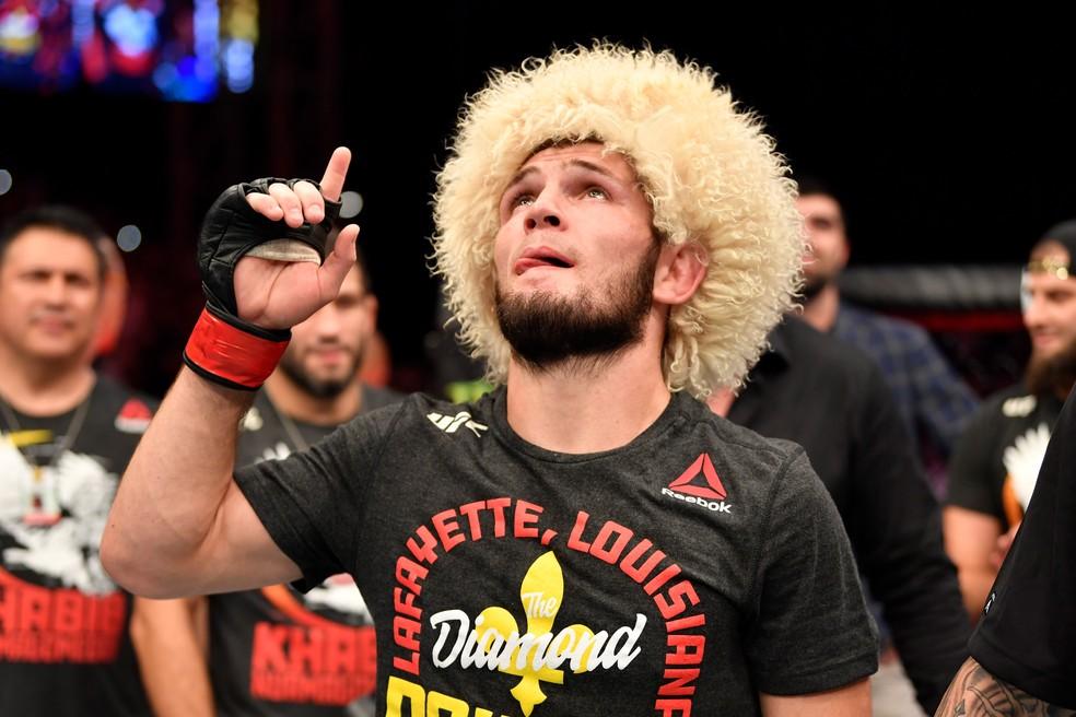 Khabib ressalta promessa para mãe e justifica aposentadoria: "Não preciso de dinheiro"