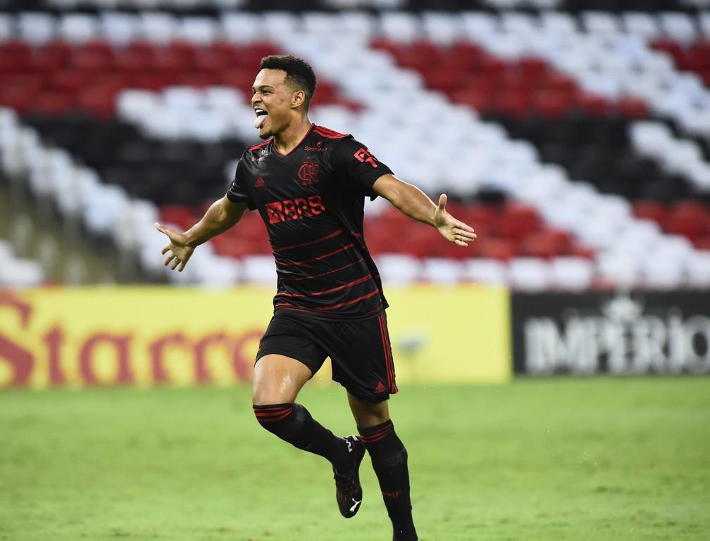 Artilheiro do Flamengo, Rodrigo Muniz vê Pedro e Gabigol como referências: "Procuro aprender"