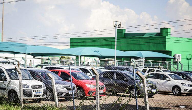 Preço da gasolina e menos corridas fazem motoristas de aplicativo devolverem carros