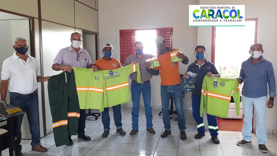 Prefeito Neco distribui Kits de EPI's para funcionários em Caracol