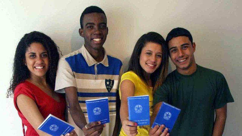 Governo quer auxílio de R$ 300 para jovem que não estuda conseguir emprego