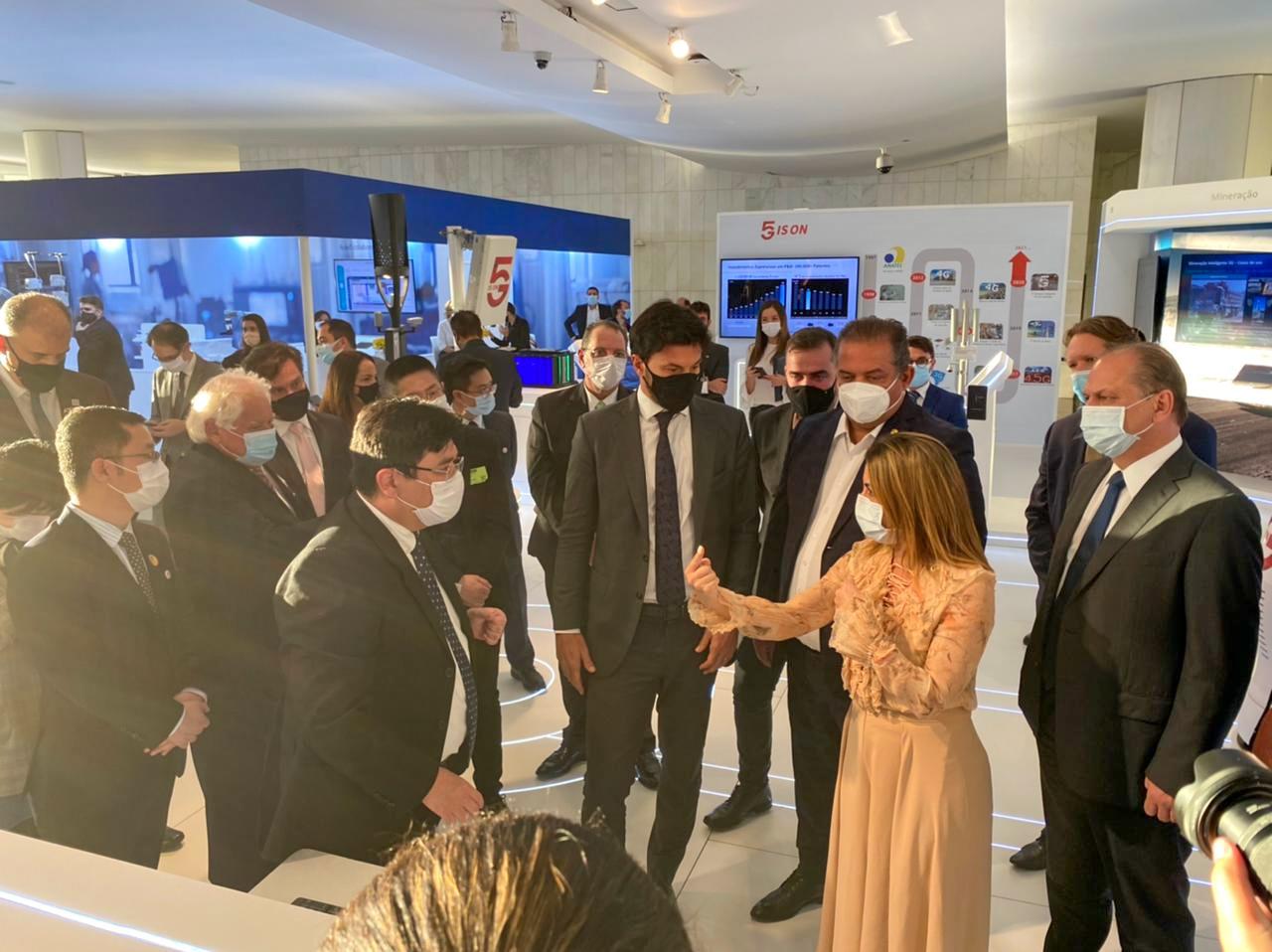 Em exposição sobre uso do 5G, Soraya Thronicke busca mais informações sobre pecuária digital