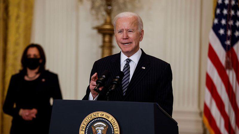 Biden enviará vacinas aprovadas nos EUA ao exterior pela primeira vez