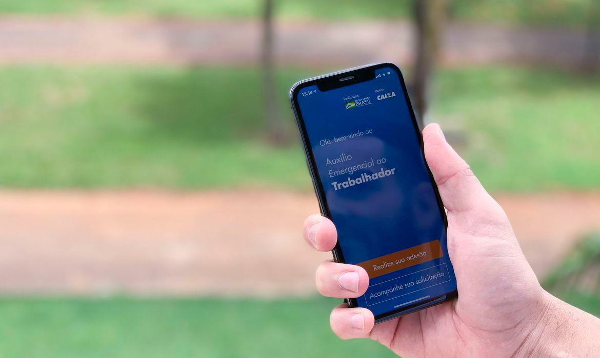 Caixa paga hoje auxílio a nascidos em setembro