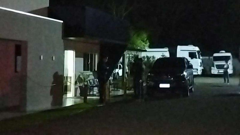 Empresário foi morto com pelo menos 10 tiros por criminoso que fugiu com camionete da vítima