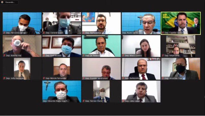 Deputados avaliam 13 PLs antes de recesso