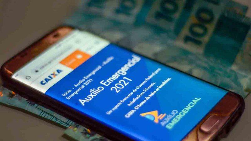 Penúltimo pagamento da 4ª parcela do auxílio é realizado pela Caixa a dois grupos