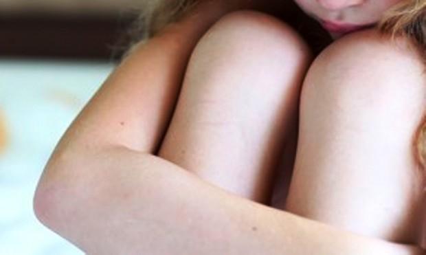 Padrasto esperava esposa dormir para estuprar enteada de 7 anos em MS