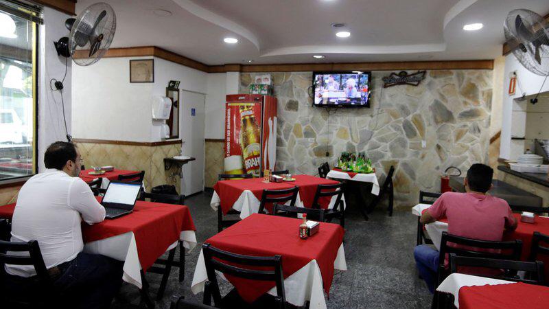 Sindicato de bares orienta empregador a demitir quem recusar vacina