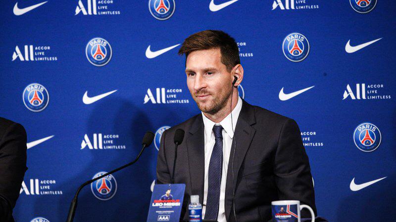'Estou no lugar certo para continuar ganhando', diz Messi
