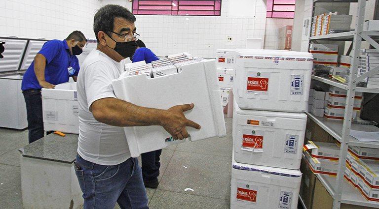 MS recebe nova remessa de Coronavac e Pfizer