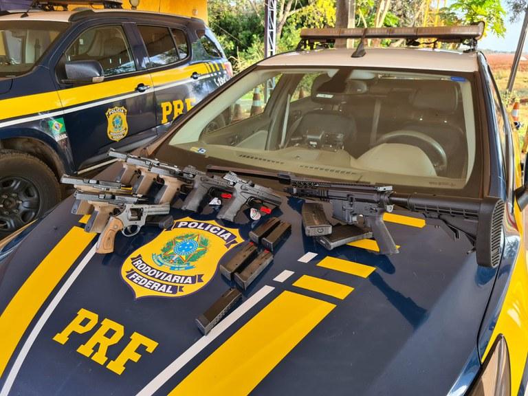 Mineiro é preso com armas escondidas em motor