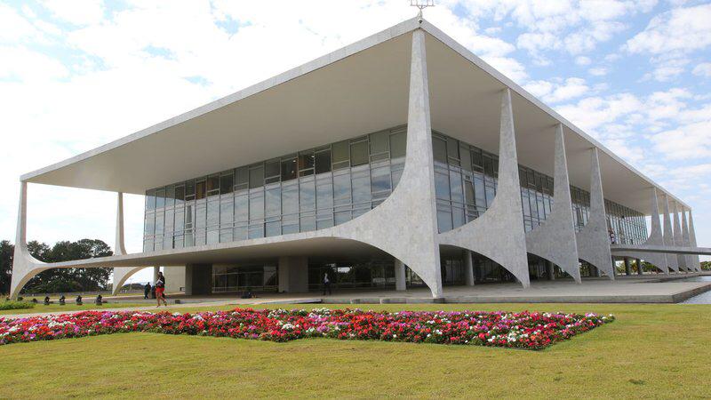 Presidente veta fundo eleitoral de R$ 5,7 bilhões para 2022