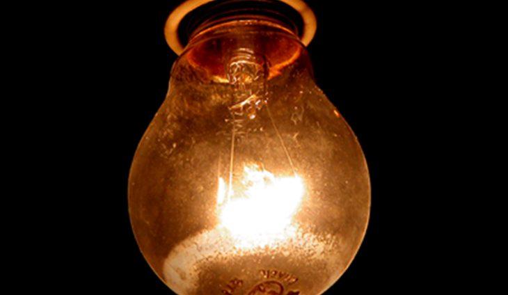 Energia mais barata: Reinaldo Azambuja sanciona lei zerando impacto da bandeira vermelha na conta de luz