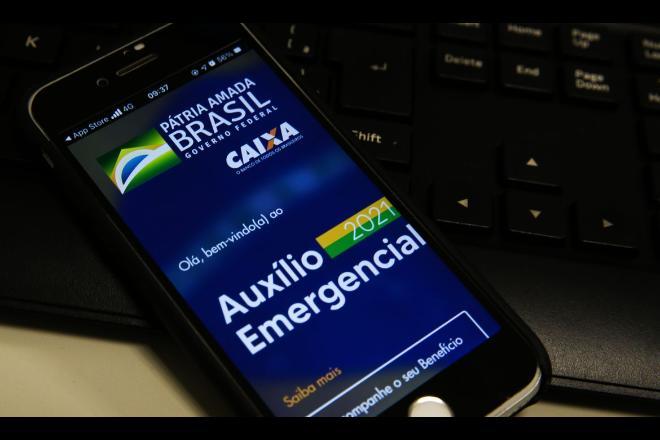 Caixa paga auxílio a nascidos em novembro