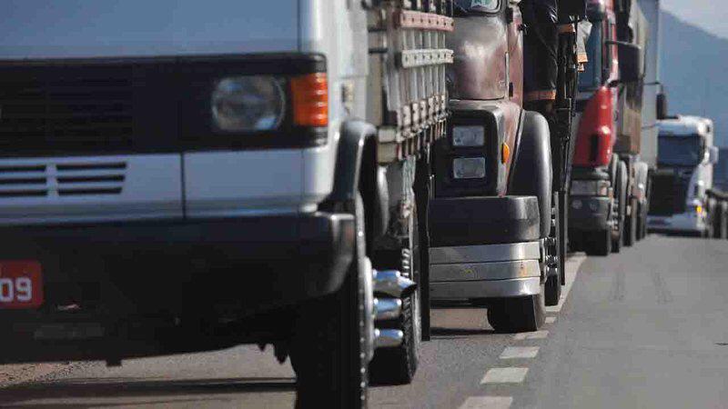Justiça determina desbloqueio caminhoneiros