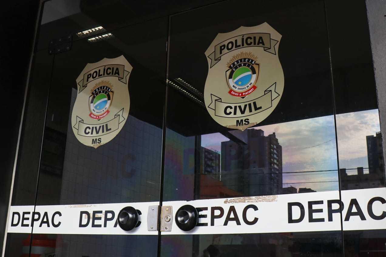 Com tornozeleira, homem é preso em festa com arma e dinheiro de agiotagem