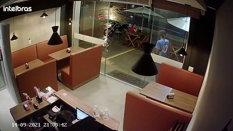 VÍDEO: Casal faz arrastão e é preso ao comemorar roubos em motel de Campo Grande